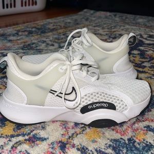 Barely worn Nike SuperZooms size 6